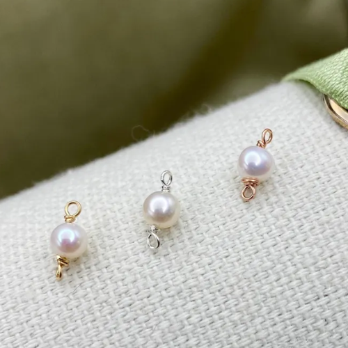Gold Connector: 4mm Round Fresh Water Pearl