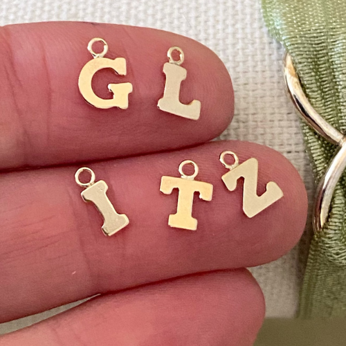 Gold Charm: Letter F, 5mm